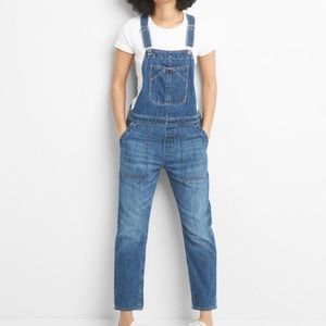 Gap relaxed fit women’s overalls, size small Tall